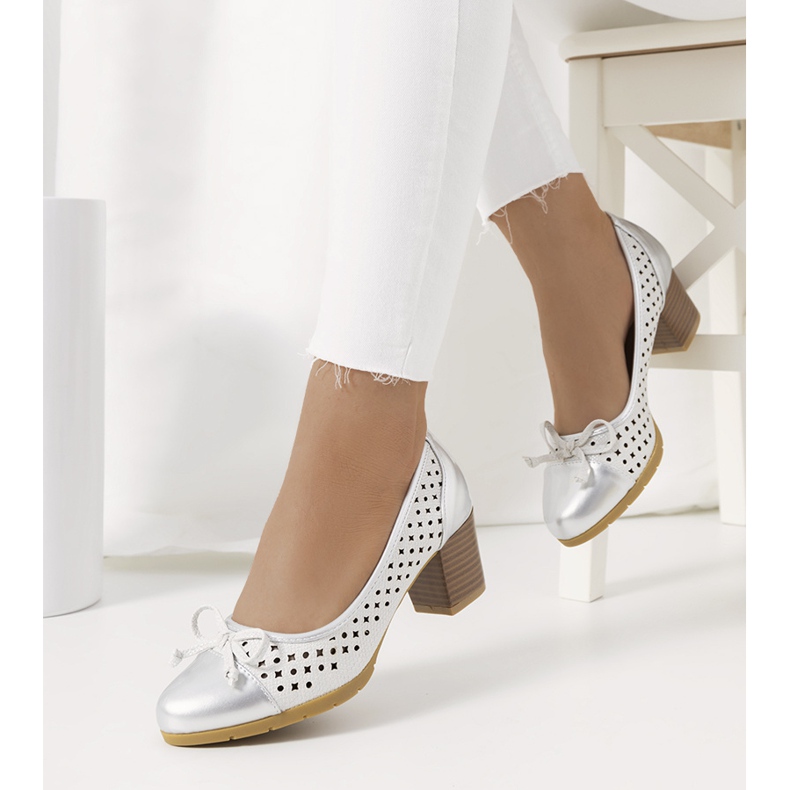 Pereira hopeiset harjakattoiset pumput hopea 1