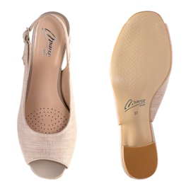 Marco Shoes Beiget sandaalit 0891P hopearuudulla 1