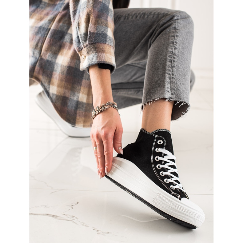 TRENDI Muodikkaat lenkkarit lavalla musta 1