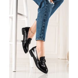 La.Fi:n mustat loaferit 1