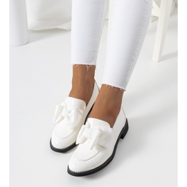 Khale-valkoiset lakatut kengät valkoinen 1