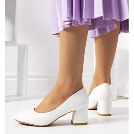 Naisten valkoiset pumput Marotilta valkoinen ekru 1