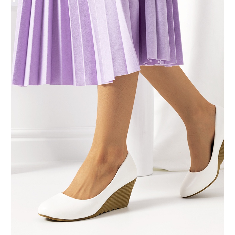 Valkoiset pumput Unies-kiilassa valkoinen ekru 1