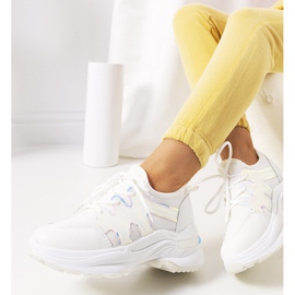 Batesin valkoiset lenkkarit valkoinen 1