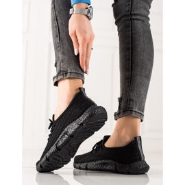 TRENDI Mustat urheilukengät 1