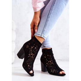 FB1 Mustat harjakattoiset saappaat Post Bretagnessa 2