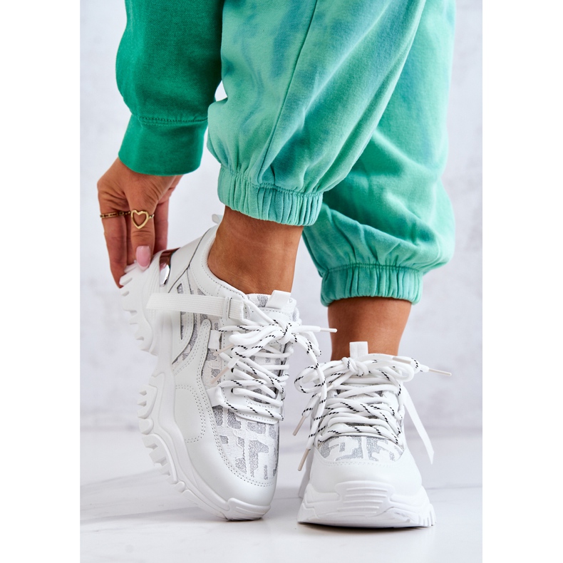 FB2 Tennarit massiivisella pohjalla. Valkoinen tyylisi 2