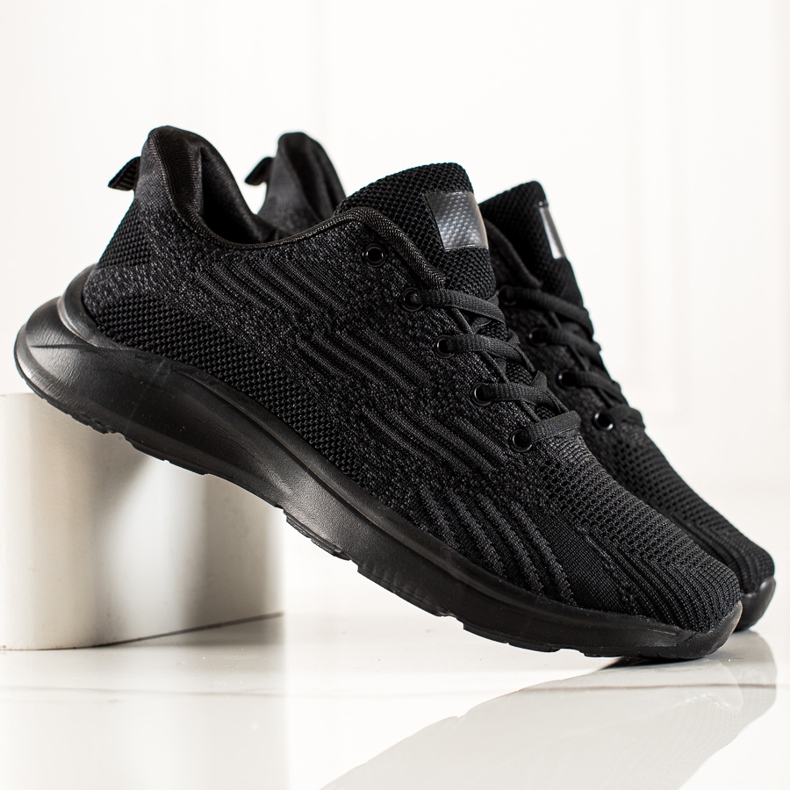 TRENDI Klassiset mustat urheilukengät 2