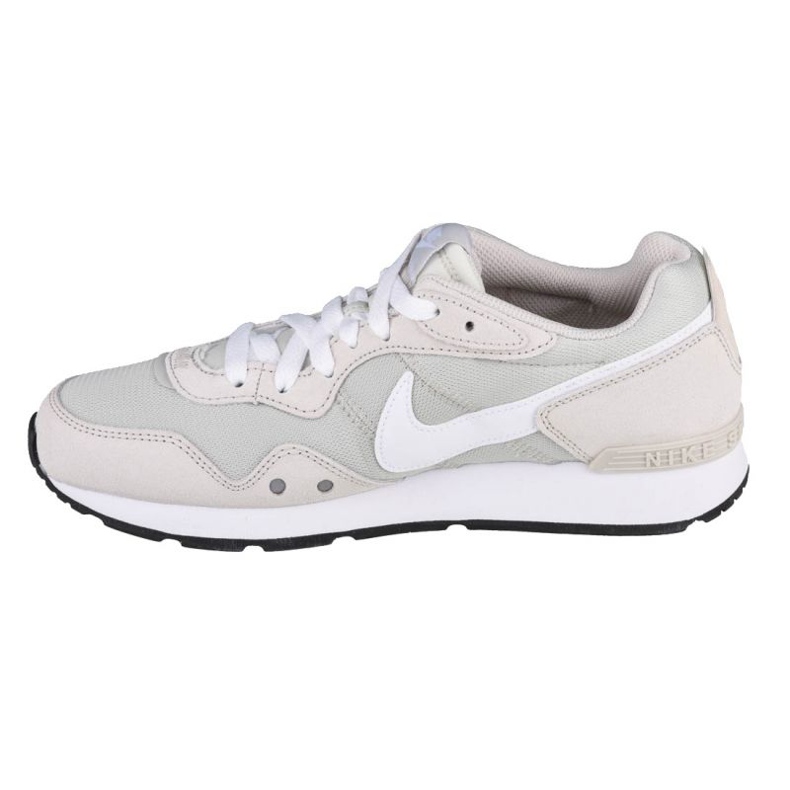Nike Venture Runner W CK2948-002 valkoinen harmaa 1