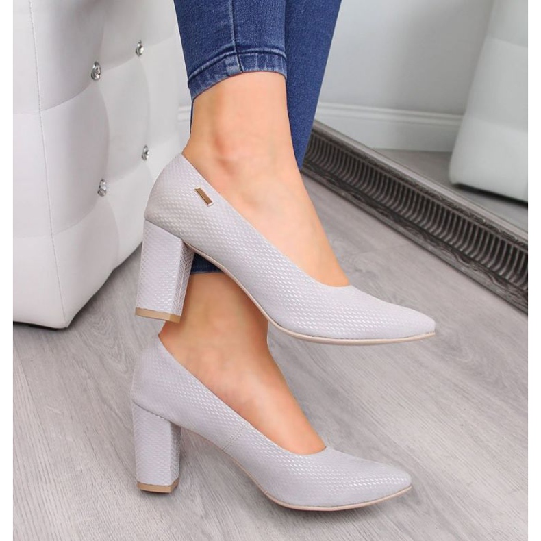 Pumput pylväässä Monique W AN866A harmaa 2