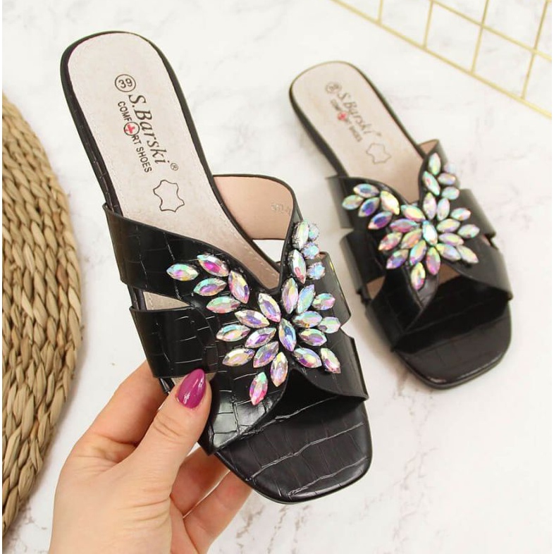 Mustat kivitossut S. Bararski W OLI104 1