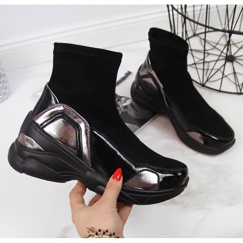 Mustat kiilakengät, valmistaja T.Sokolski W SCA140 1