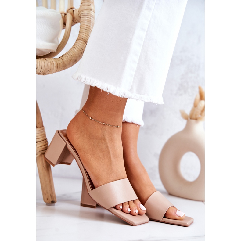 FJ1 Nahkaiset tossut korkeakorkoisella beigenvärisellä Nettyllä 1