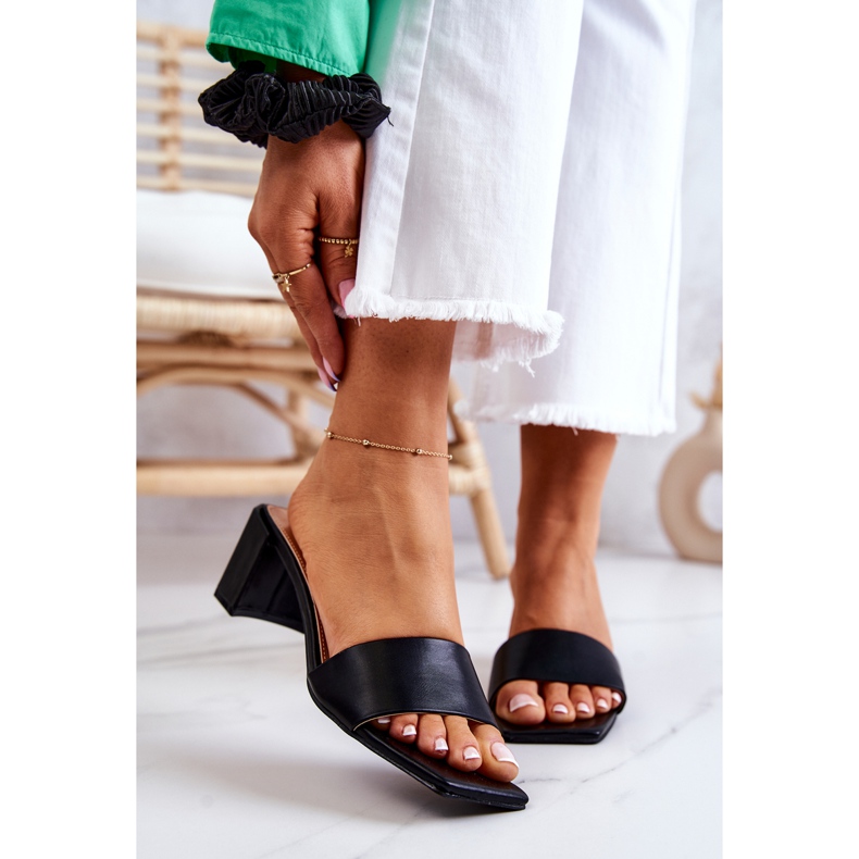 FJ1 Nahkaiset mustat Netty-sandaalit kantapäässä 2