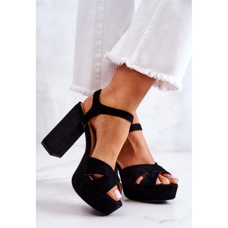 FM1 Suede mustat sandaalit kantapäässä Semilla 2