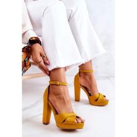 FM1 Suede Sandaalit On A Post Keltainen Lanelle 1