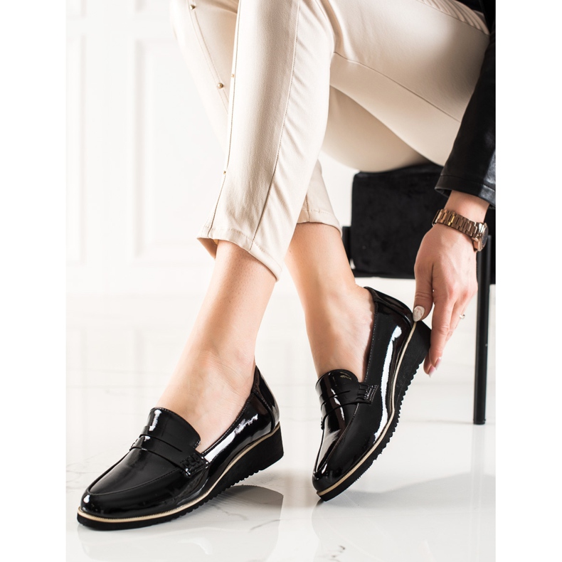 Goodin Vaaleat lakatut loaferit musta 1