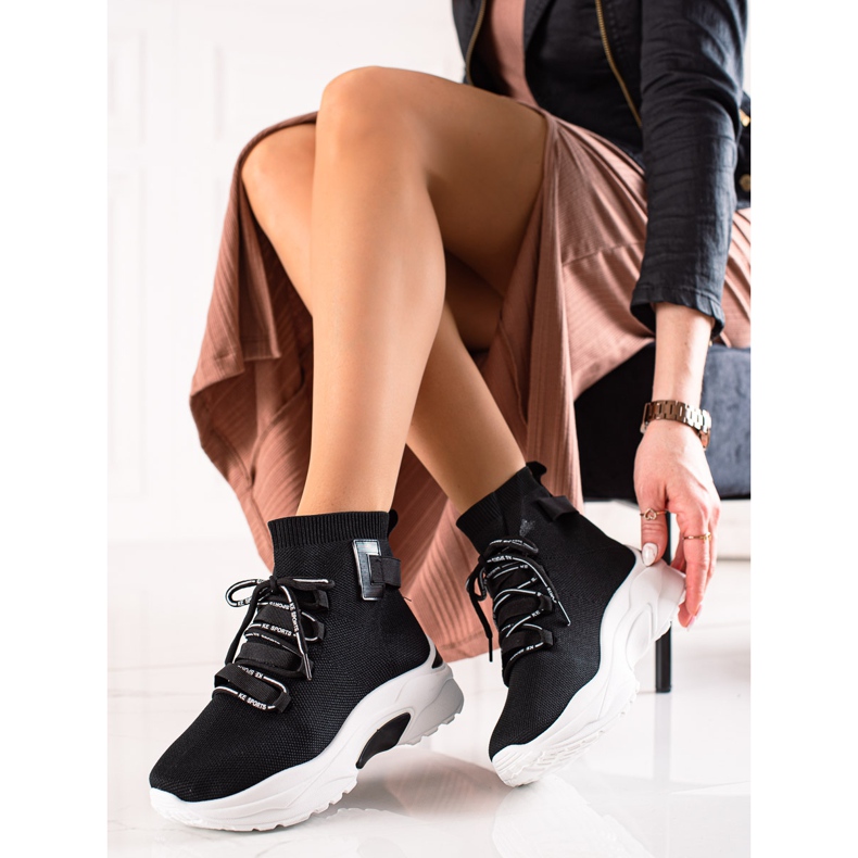 TRENDI Slip-on lenkkarit, joissa on sukka musta 1