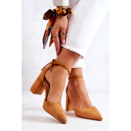 FB2 Pumput baarissa sidottu kameliletti ruskea keltainen 2