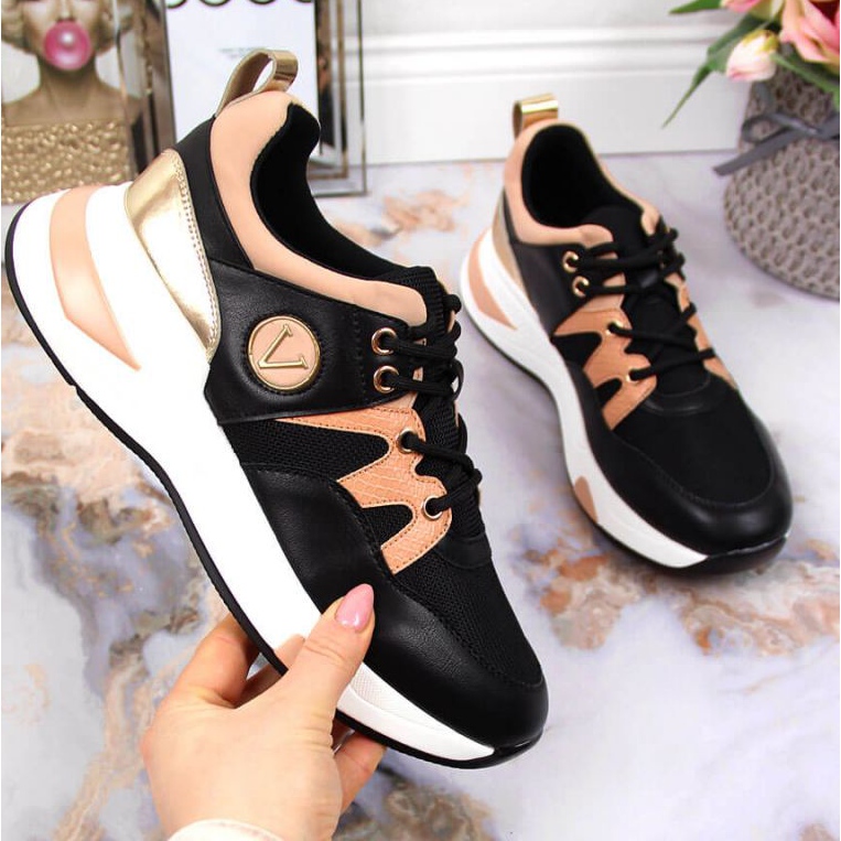 Tennarit alustalla Vinceza W JAN79A mustat 1