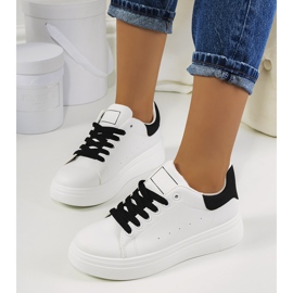 Mustavalkoiset lenkkarit Justar-alustalla valkoinen 1