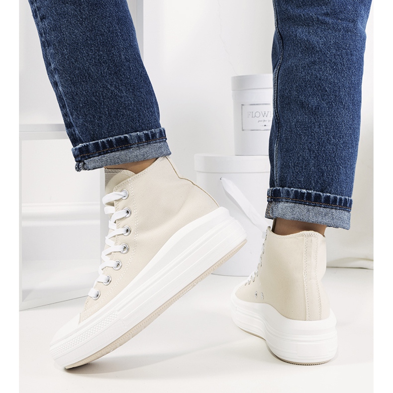 Beiget lenkkarit korkealla Tirado-pohjalla 1