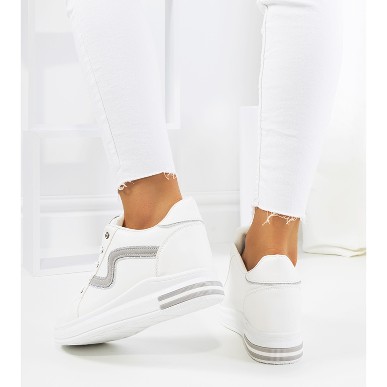 Valkoiset tennarit Piazza-kiilassa valkoinen 1