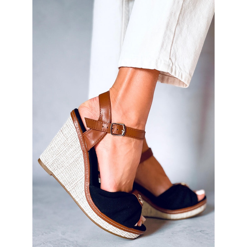 Leyla Mustat kiila sandaalit ruskea 1