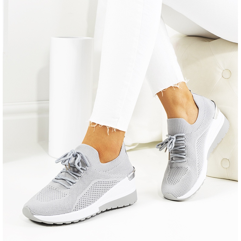 Harmaa lenkkarit kiilassa Sabelia 1