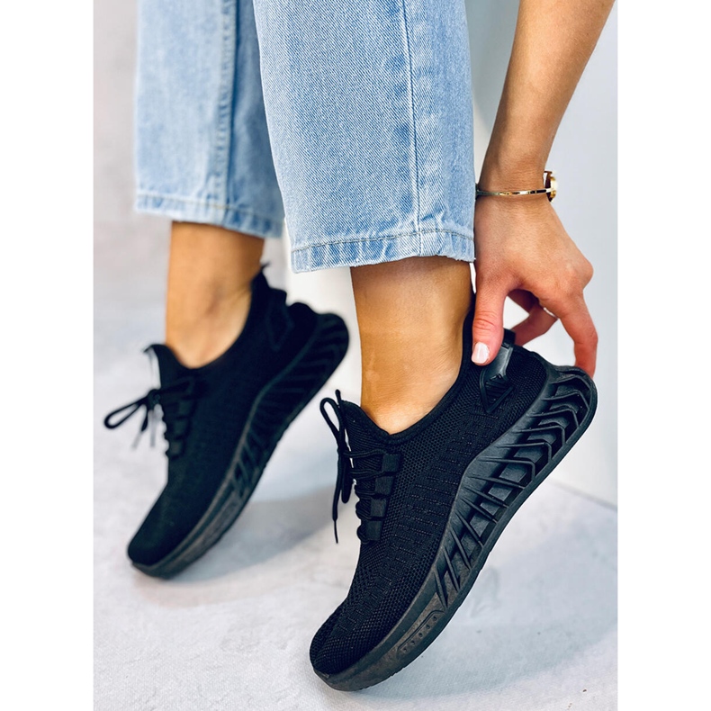 Kenza Mustat urheilukengät 1