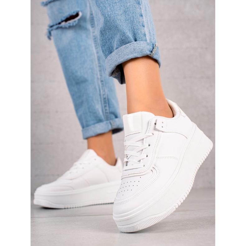 TRENDI Muodikkaat tennarit leveällä alustalla valkoinen 1