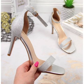 Vinceza W JAN81E hopeiset brokadisandaalit korkokengillä hopea 1