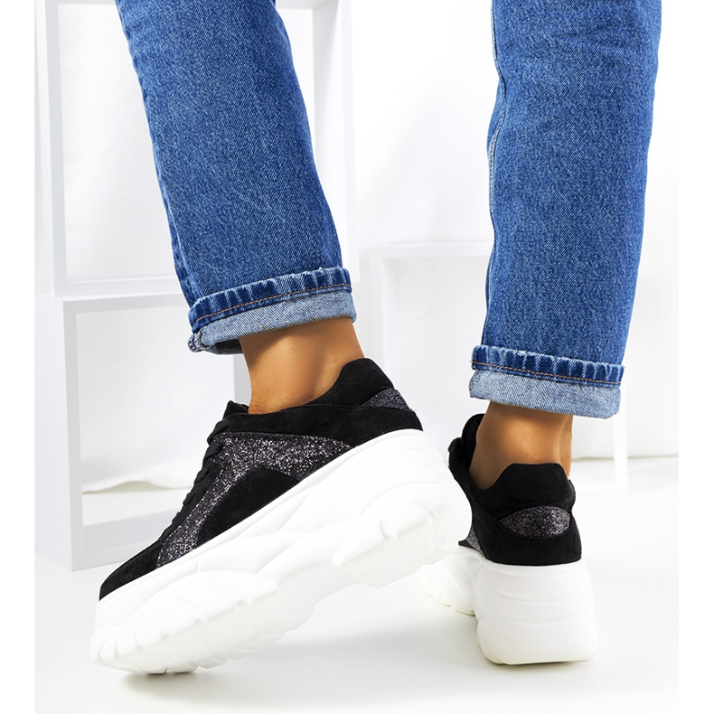 Mustat urheilulenkkarit korkealla Darnell-pohjalla 1