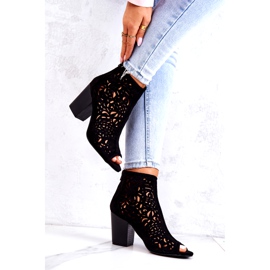 FB1 Mustat harjakattoiset saappaat Post Bretagnessa 3