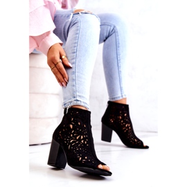 FB1 Mustat harjakattoiset saappaat Post Bretagnessa 4