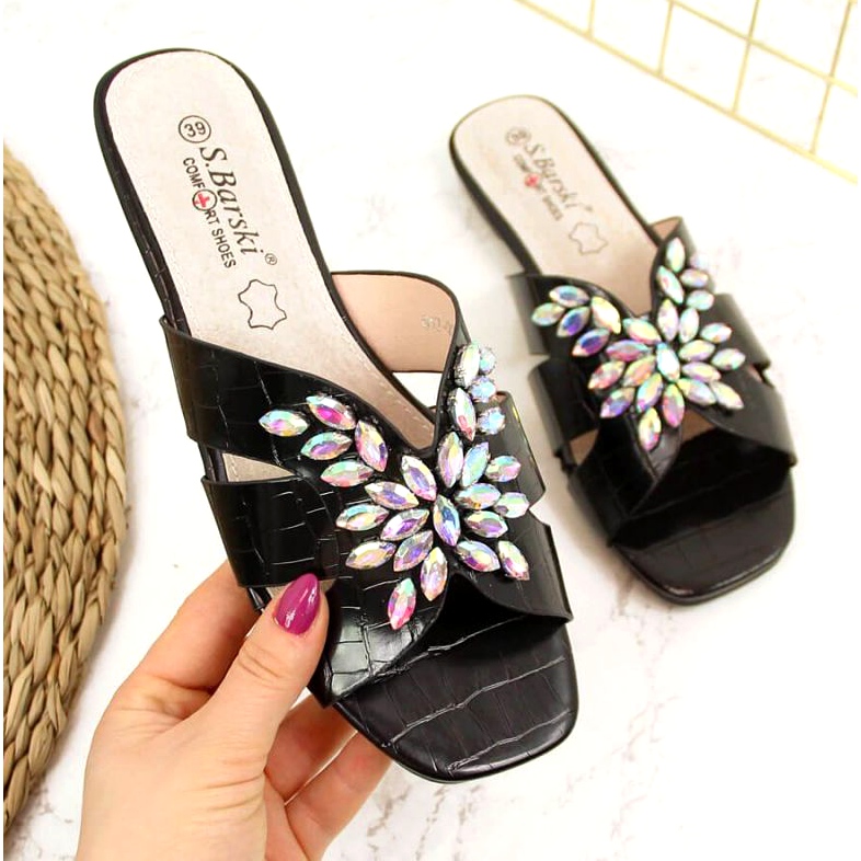 Mustat kivitossut S. Bararski W OLI104 1