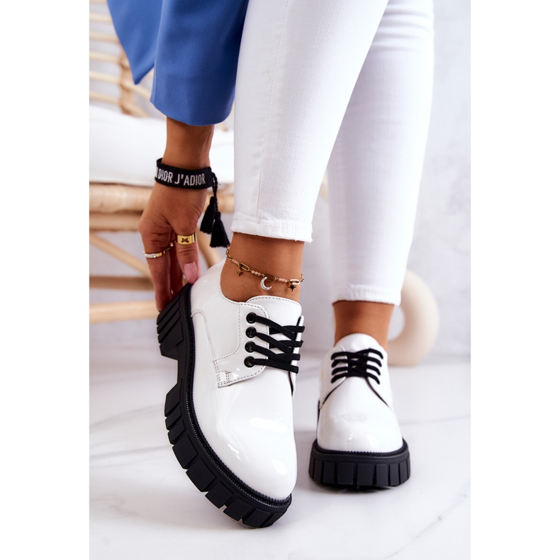 Muodikkaat lakatut kengät La.Fi White Hallie valkoinen 1