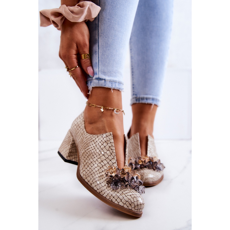 PA2 Tyylikkäät nahkaiset korkokengät beigellä Delaver-koristeella 1