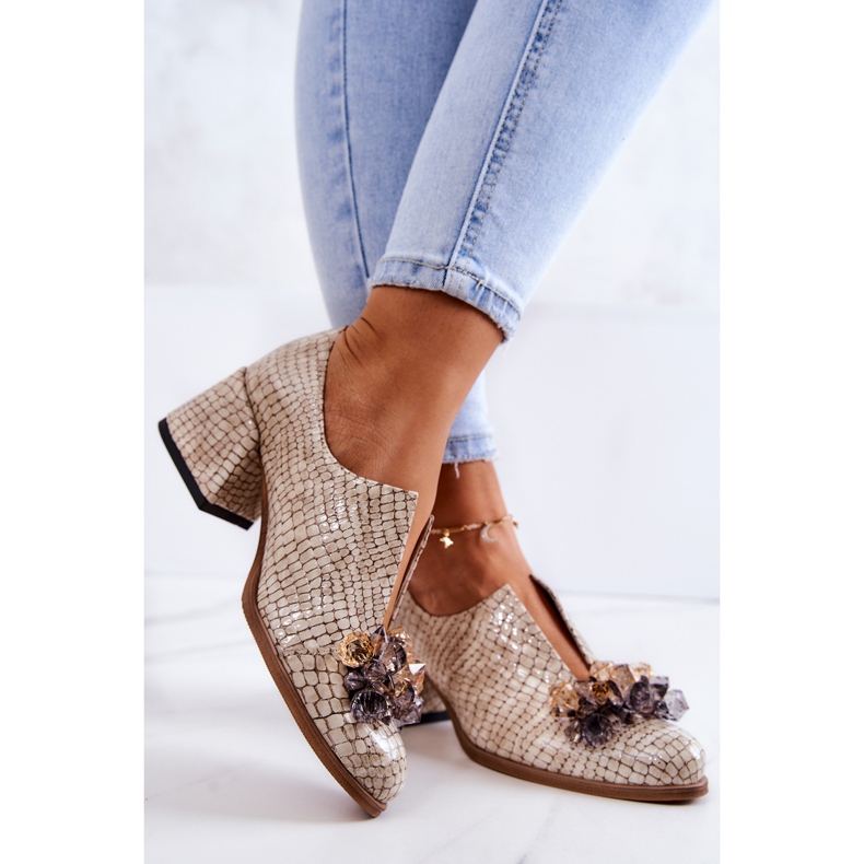 PA2 Tyylikkäät nahkaiset korkokengät beigellä Delaver-koristeella 2