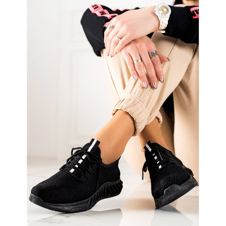 TRENDI Vaalean mustat urheilukengät 1