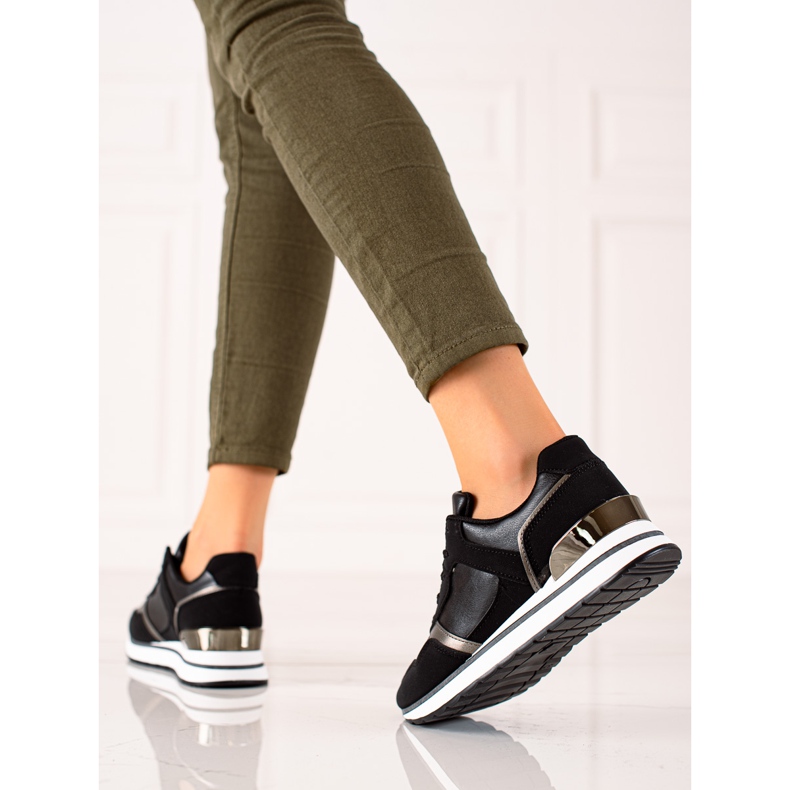 TRENDI Mustat lenkkarit lavalla 2