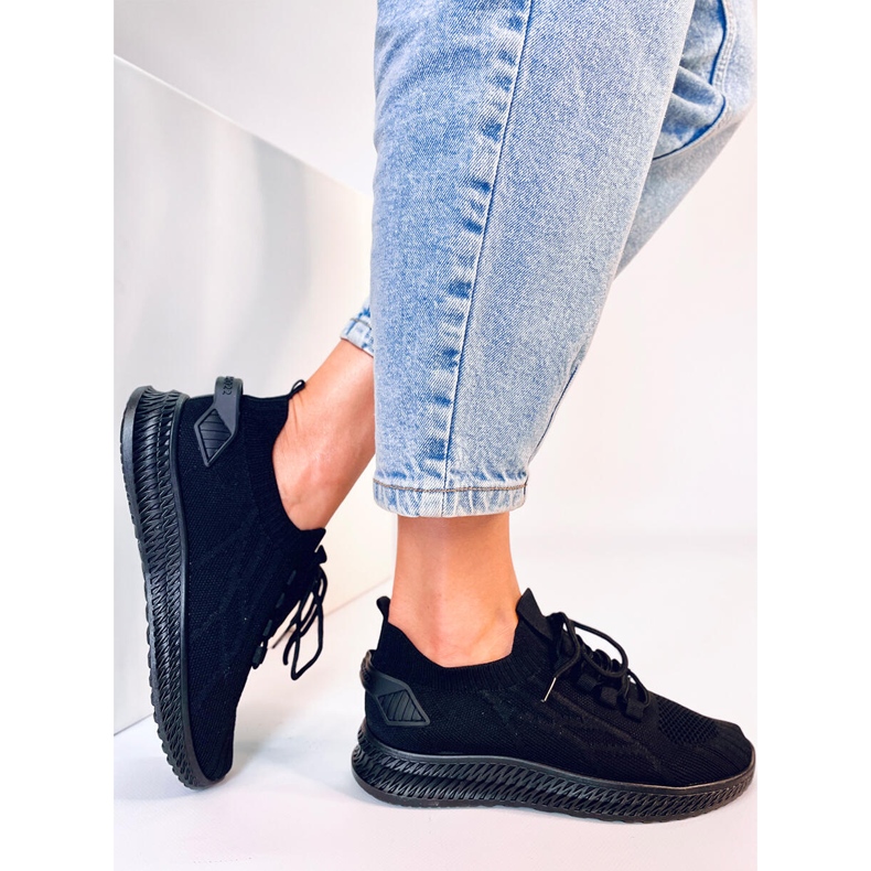 Zewa Black sukat urheilukengät musta 1