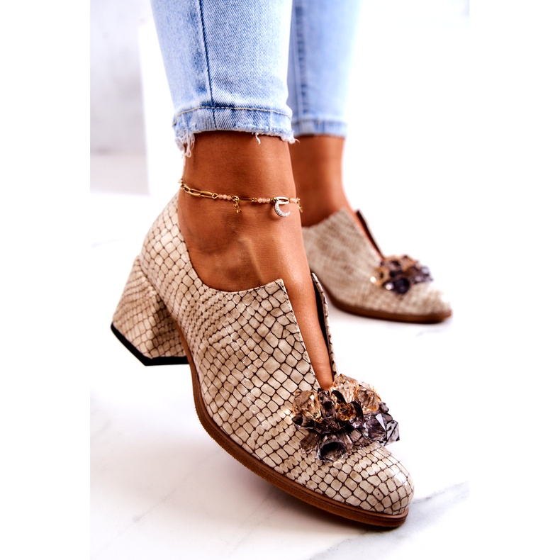 PA2 Tyylikkäät nahkaiset korkokengät beigellä Delaver-koristeella 3