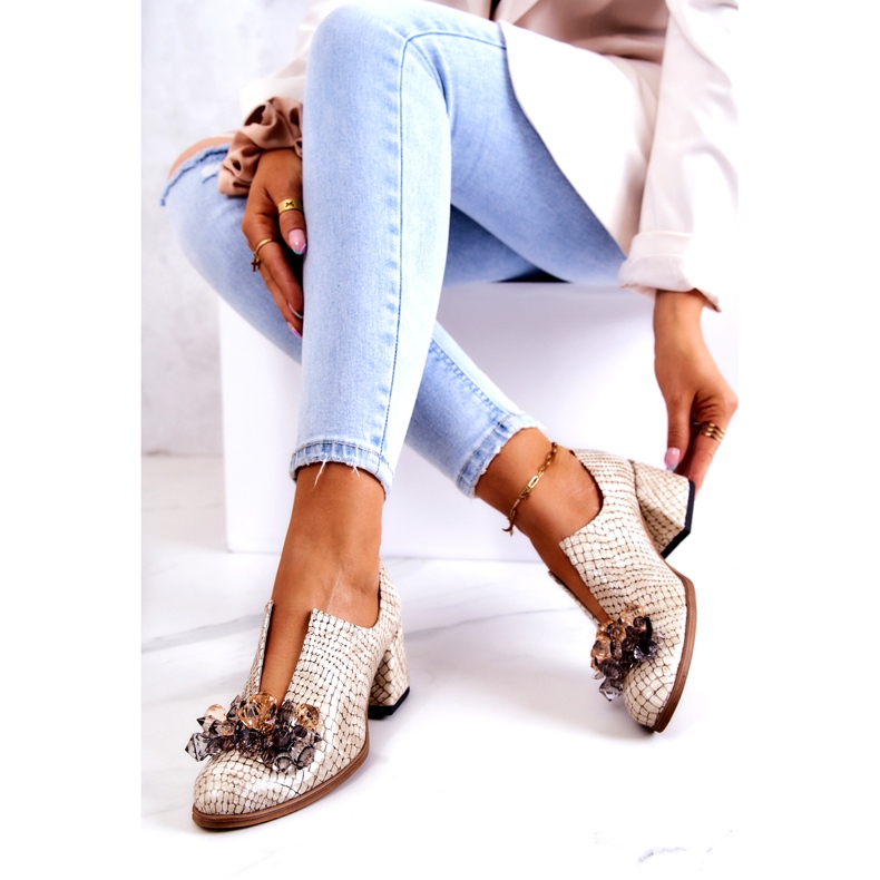 PA2 Tyylikkäät nahkaiset korkokengät beigellä Delaver-koristeella 4