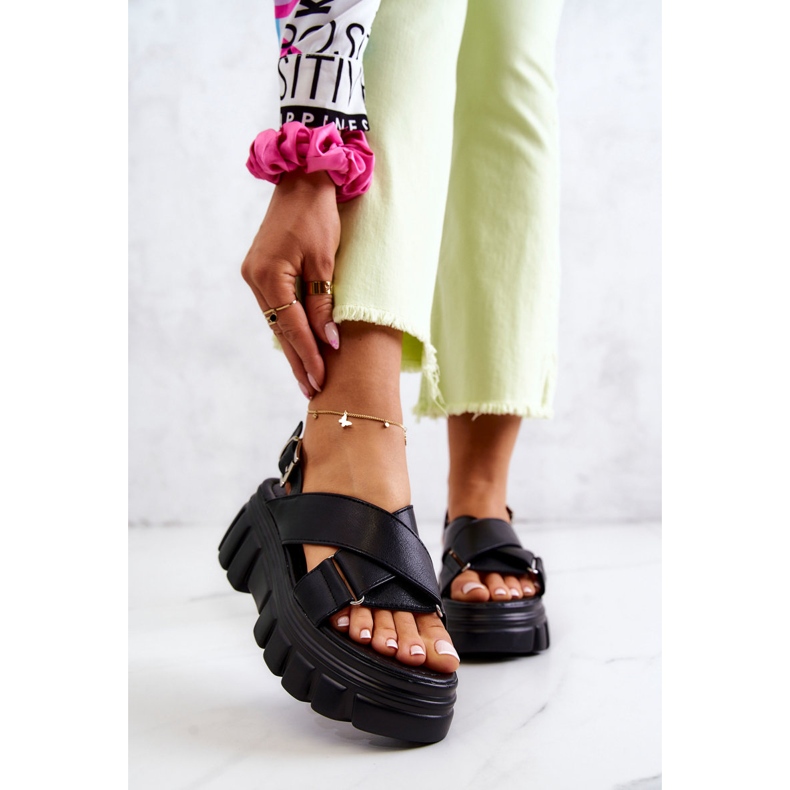 PE1 Nahkasandaalit mustalla Betti-alustalla 1