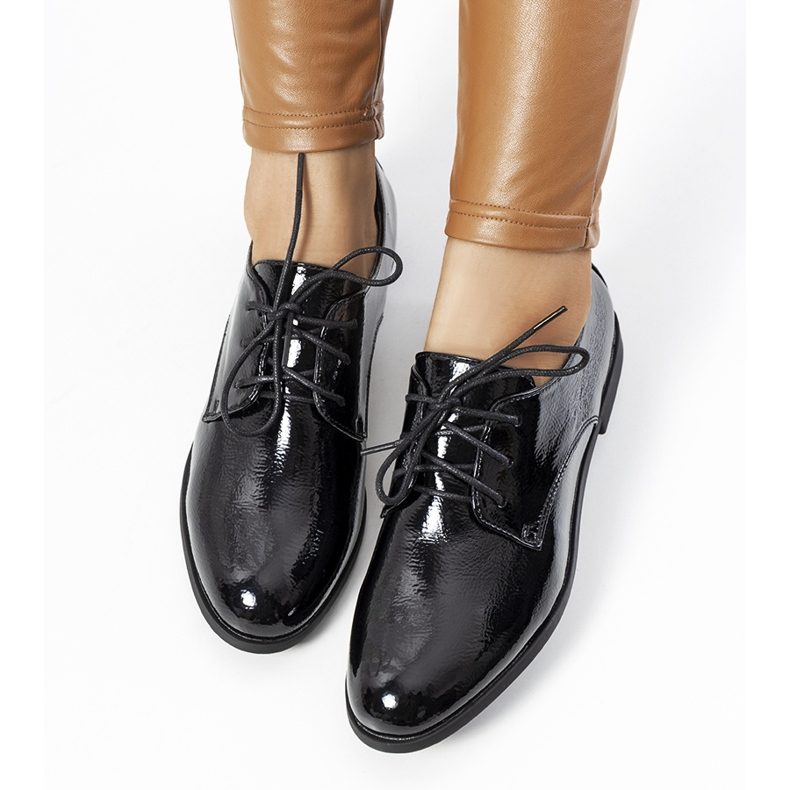 Mustaksi lakatut Gardi naisten kengät 1