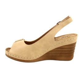 Naisten kiilan sandaalit, joissa on sisustus Evento 22SD98-4544 BEIGE 1