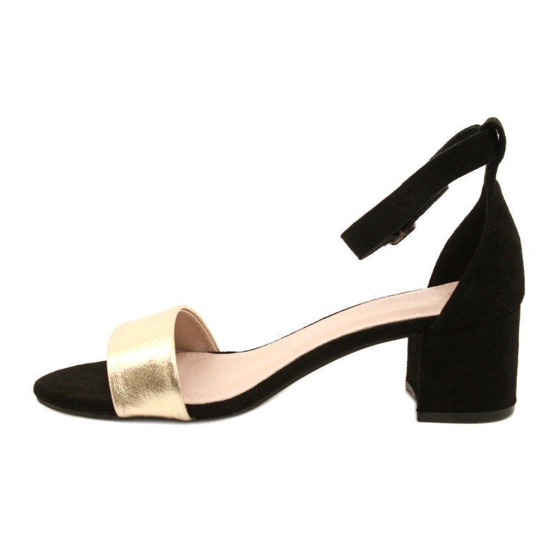 Mustat ja kultaiset sandaalit baarissa Evento 20SD98-1618 kultainen 1