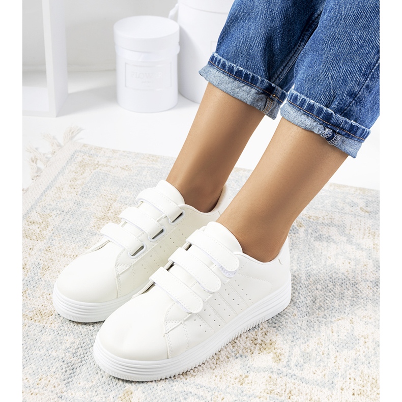 Valkoiset lenkkarit Nizzan alustalla valkoinen 1