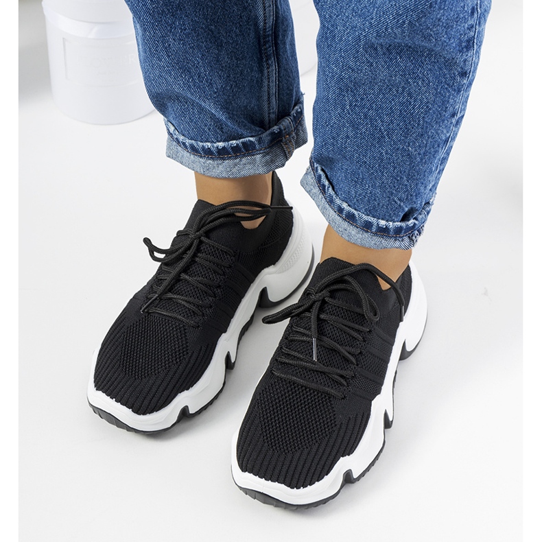 Thornberin mustat urheilulenkkarit 1